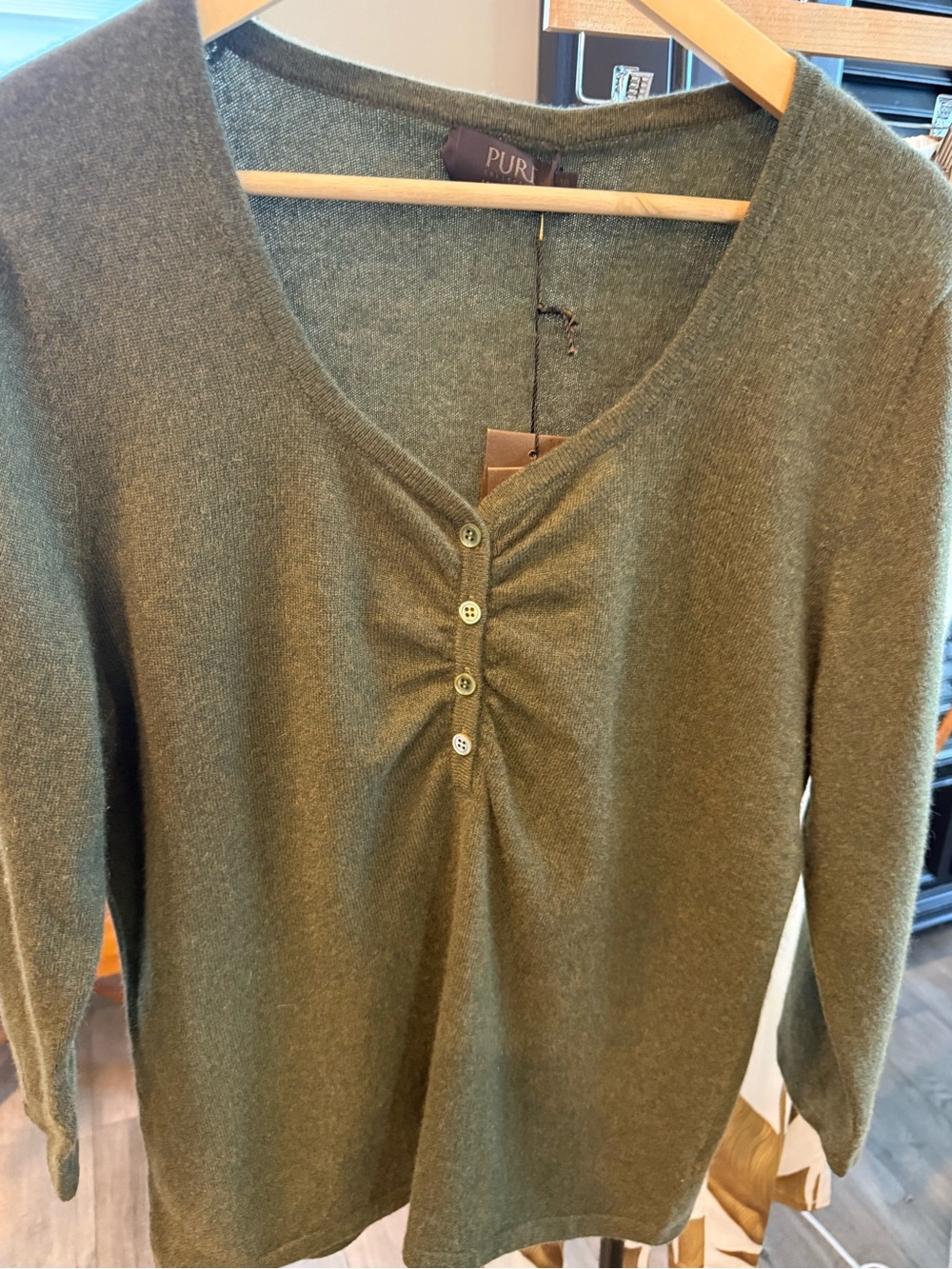 Pure Cashmere for Women from Mongolia. 3/4 Sleeve, Rushed VNeck. Buttons.NWT 18